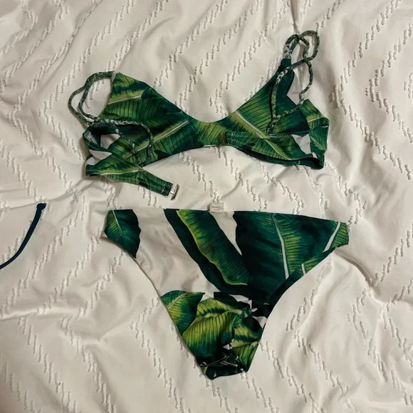 Green leaf pattern bikini - Picture 2 of 2